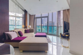 Luxury Downtown Pool and Private Patio